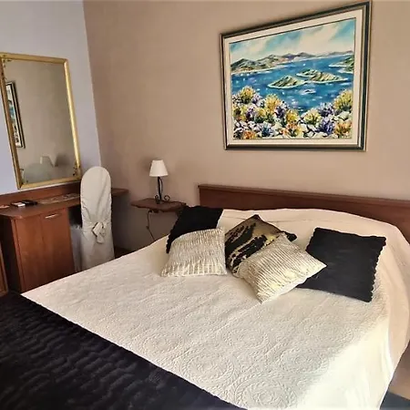 Guest House Villa Ines - Annex Bed & Breakfast Zadar