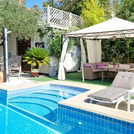 Guest House Villa Ines - Annex Bed & Breakfast