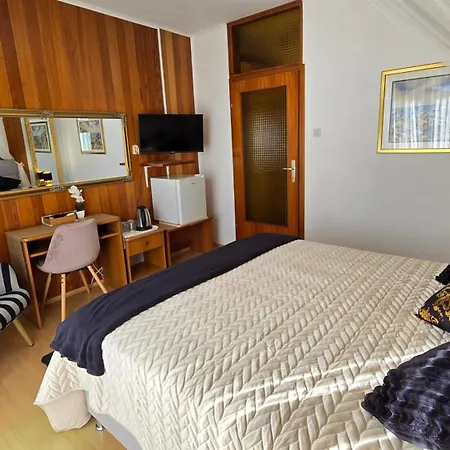 Avalena Residence krevet i doručak 3*