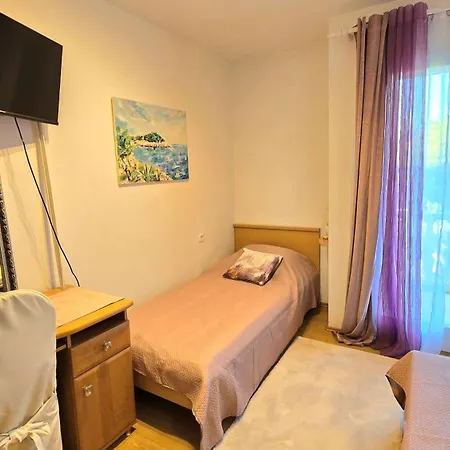 Ines - Annex Nocleg ze śniadaniem 3*