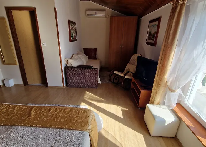 Ines - Annex Nocleg ze śniadaniem 3*